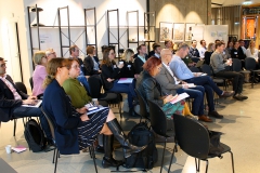 Audience (seen from the side). Photo.